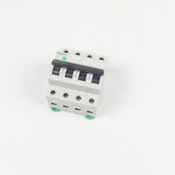 منجر رباعي شنايدر A9F74432 ACTI9 IC60N 4P 32A schneider