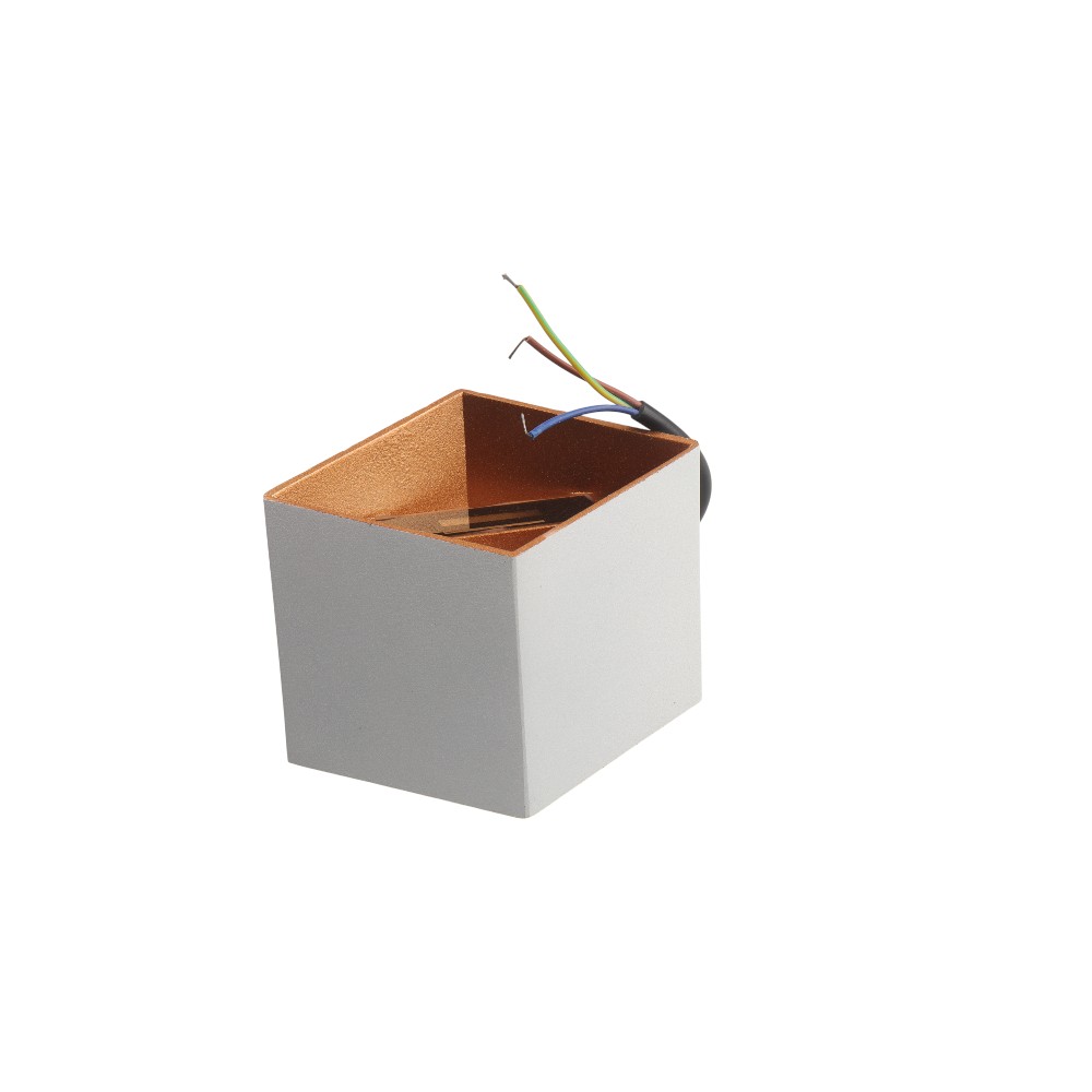 25 - 10-18 (20) براكيت ديكور ابيض ذهبي MANTA -IP- MT-2040 WH+GD عرض 2024 - الصورة 1